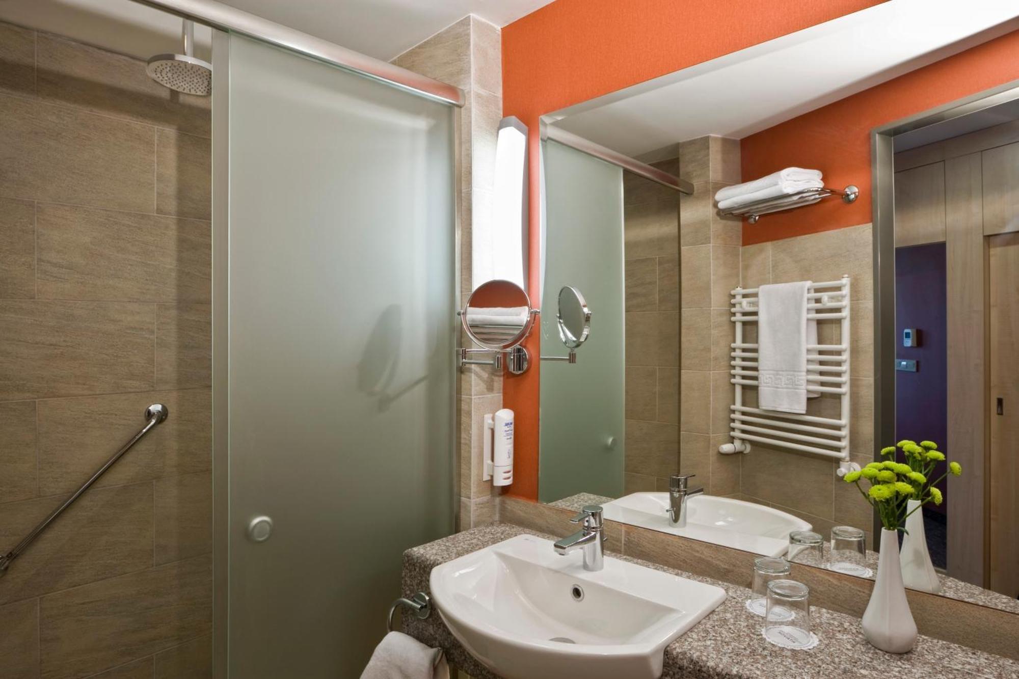 Ensana Bradet Hotel Совата Екстериор снимка